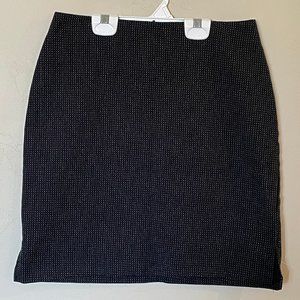 Women's Sz 5 Black W/ White Threading Design Skirt